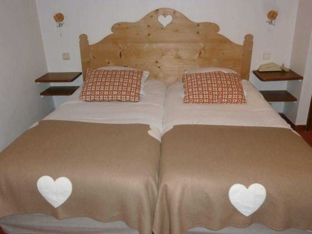 שאמוני Hotel Restaurant La Couronne מראה חיצוני תמונה